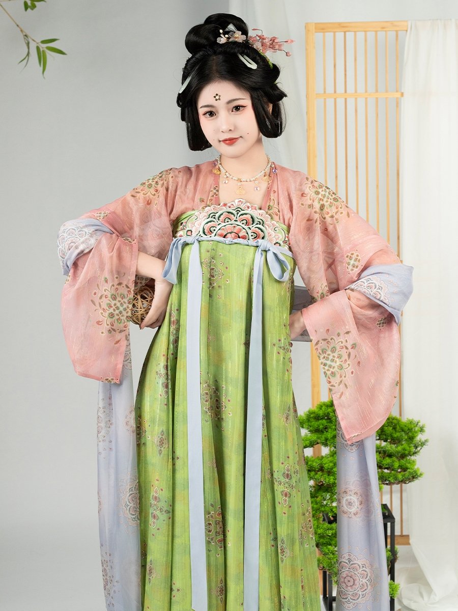 Beautiful_Hanfu's tweet photo. 唐制汉服 
Hanfu of Tang Dynasty style 

#ChineseCostume #中国风 #中華風
 #Chinese_style #hanfu_challenge
#汉服 #漢服 #한푸 #hanfu https://t.co/YxXPyf5lIa
