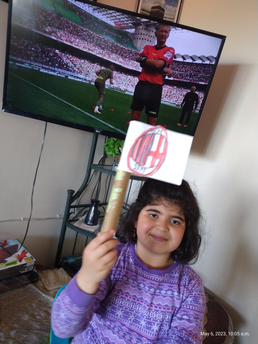 khalidalaqeedy's tweet photo. هذا #علم الـ #ميلان، صنعته بنتي #ملك، واللي هي 7 سنوات، كمفاجأة لي للعبة #ميلان_لاتسيو
My 7-Year-Old daughter, #Malak, made this #ACMilan #Flag herself to surprise me for #MilanLazio!
#ميلان_دائماً
#الدوري_الإيطالي
#ForzaMilan
#SempreMilan
#Milan
#SerieA #Calcio
#MilLaz https://t.co/7ZD2YHpHAI