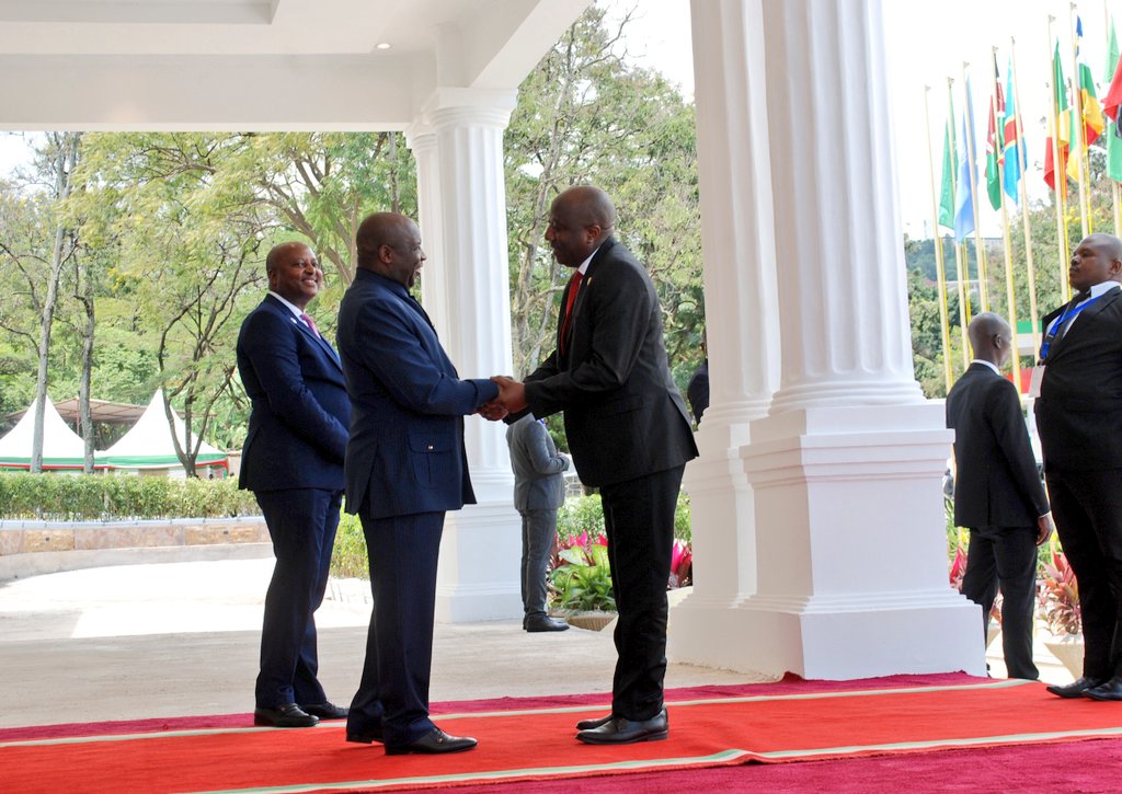 PrimatureRwanda's tweet photo. Uyu munsi, Minisitiri w’Intebe Dr. Ngirente, yahagarariye Perezida Kagame i Bujumbura mu Nama ya 11 ku ishyirwa mu bikorwa ry’Amasezerano y’Amahoro, Umutekano n’Ubutwererane muri Repubulika iharanira Demokarasi ya Kongo no mu karere k’Ibiyaga Bigari. https://t.co/cJfC6RIKsG
