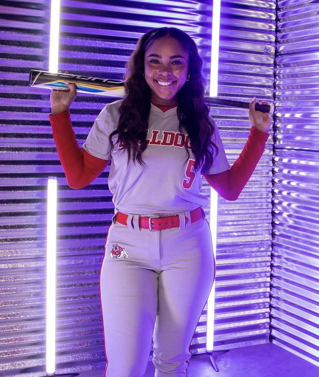 𝑯𝑨𝑷𝑷𝒀 𝑺𝑬𝑵𝑰𝑶𝑹 𝑫𝑨𝒀 @alesiadenbyy🤍

#GoDogs | #ForTheV