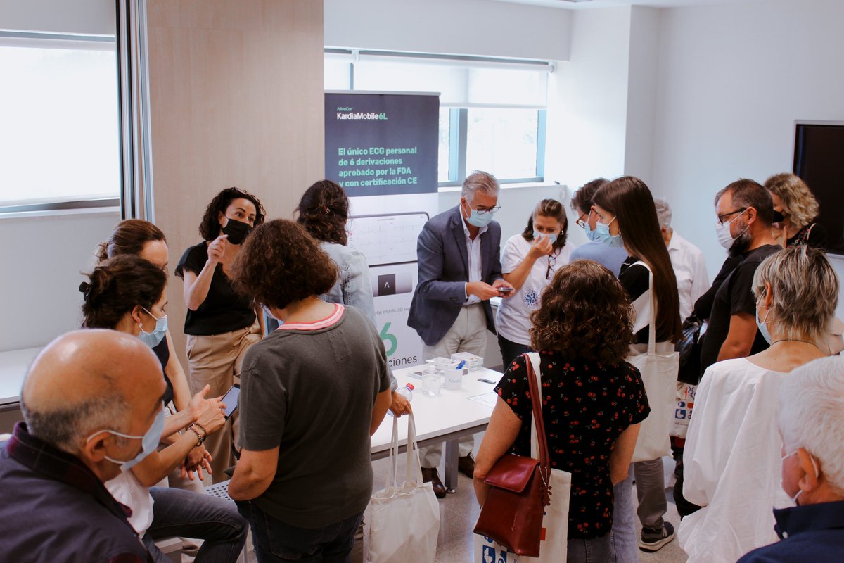 IISLaFe's tweet photo. ♥️✨ Tu hospital investiga: pacientes e investigadores juntos en una jornada de divulgación sobre cardiopatías familiares y muerte súbita que ha contado con la colaboración de @AliveCor y @health_in_code 

👥 Más de 80 personas han acudido al evento que ha acogido el #IISLaFe https://t.co/g72dKEmy1E