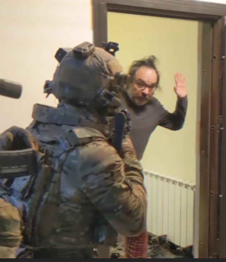AlternatNews's tweet photo. This guy was born in Chile, educated in the U.S, then married a Ukrainian woman who now lives in Russia with their 2 kids.

He was critical of Zelensky and so the Ukrainian secret police (SBU) arrested him at gunpoint because he was armed with 'words'. 

He should not have gone to Ukraine. There is absolutely no freedom there - like in Germany 1943.

A god-awful place, kept afloat by our money.