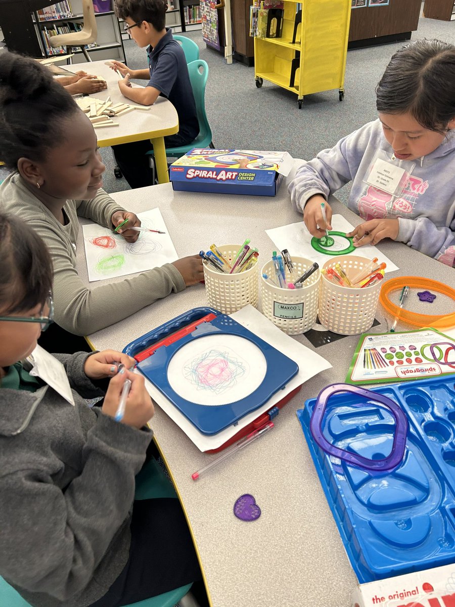 carlsonpetrosk3's tweet photo. Designing, building, and creating at the library with Makerspace. https://t.co/9IsvUzUi4i