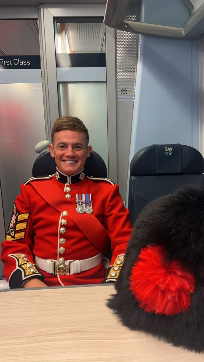 tobiis92's tweet photo. A proud day to be British. What an extraordinary effort done by all on parade. By far my proudest day #KingCharlesIIICoronation 
#Coronation 
💂🏽‍♀️🇬🇧 https://t.co/SuqDYwa5Ms
