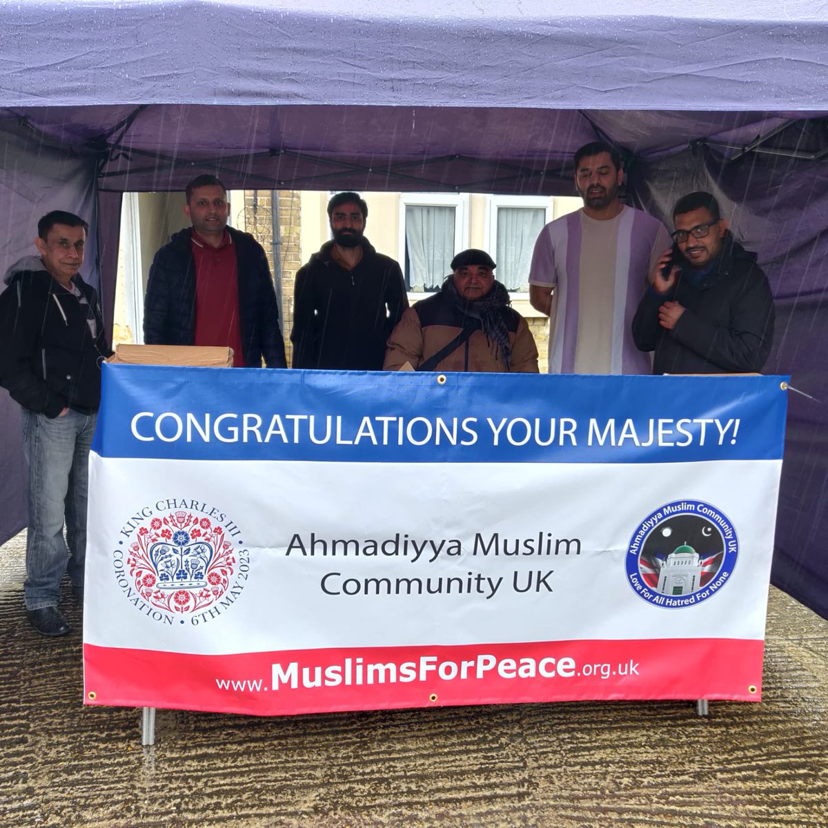AMYA_Oxford's tweet photo. Ahmadiyya Muslim Association invites everyone to join us on Cowley Road #Oxford this afternoon in celebration for #KingCharlesCoronation  

Foods and drinks on us!

#MuslimsForHumanity #OneBritian #Monarchy #SaturdayMotivation https://t.co/32zcr6ScIC