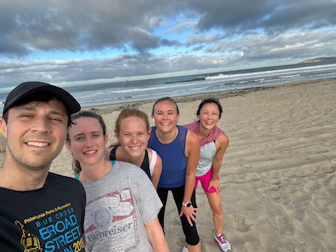 Enjoying a little pre-meeting beach jog with @AaronPraissMD @tsialater @TeresaBoitano and @RebekahSummey. Loving this time to meet and get to know other fellows! Thanks @OncLive