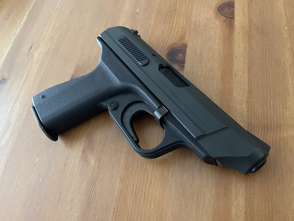 GhostWatchman's tweet image. 昨日ようやっと！念願の‼︎
「タニオコバ H&amp;amp;K VP70M」を手に入れることができました!‼︎
旧バイオハザード2で見てからどれだけ欲しかったことか…

コバカップ欠品になってましたが、Amazonで代替品があったので、注文して早速動作チェックですわ。

#エアガン
#vp70
#hk
#バイオハザード