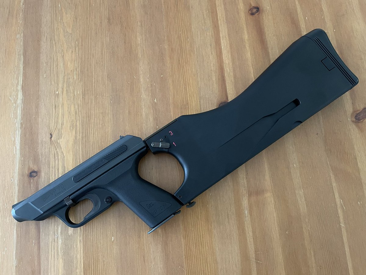 GhostWatchman's tweet image. 昨日ようやっと！念願の‼︎
「タニオコバ H&amp;amp;K VP70M」を手に入れることができました!‼︎
旧バイオハザード2で見てからどれだけ欲しかったことか…

コバカップ欠品になってましたが、Amazonで代替品があったので、注文して早速動作チェックですわ。

#エアガン
#vp70
#hk
#バイオハザード