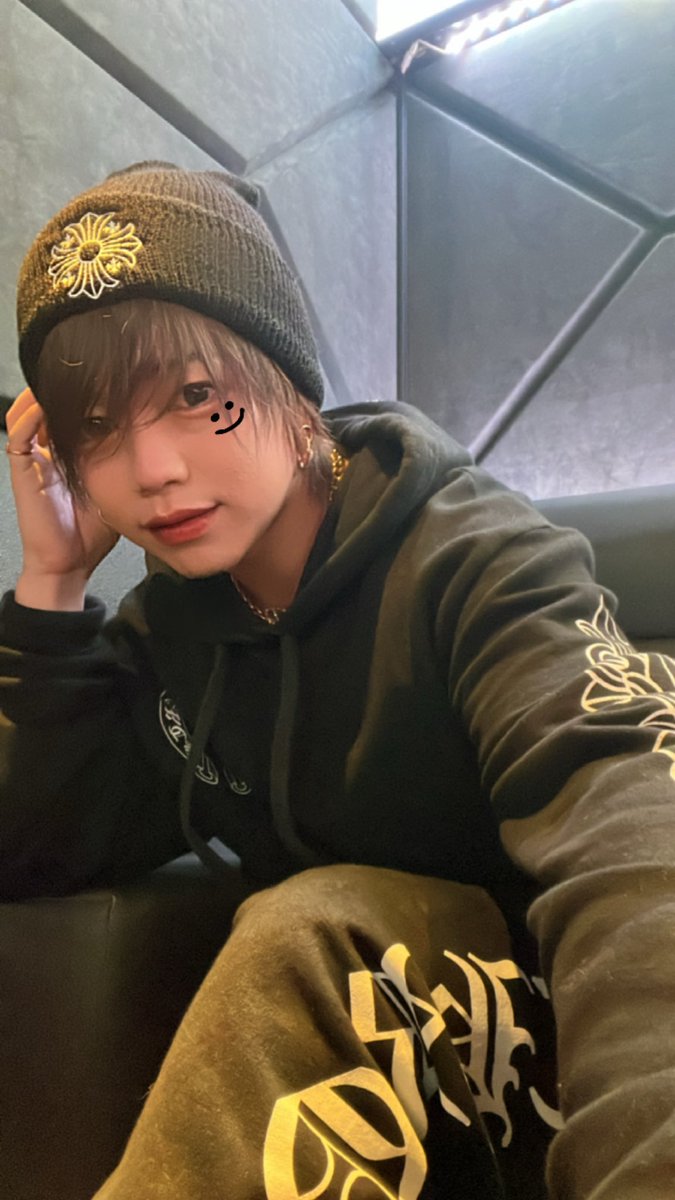chronokakeru's tweet photo. ホストがよくゆう
「俺のこと選んだら幸せにするから」
って言ってるやつの何割が本当にそう出来るんやろうな。

この言葉は死ぬ気で自分の未来のために行動し続けてる人が言える言葉やと思うねん

"未来の自分を幸せにできひんやつが
　　　他人のこと幸せにできるわけない" https://t.co/dBGsyB9gOg