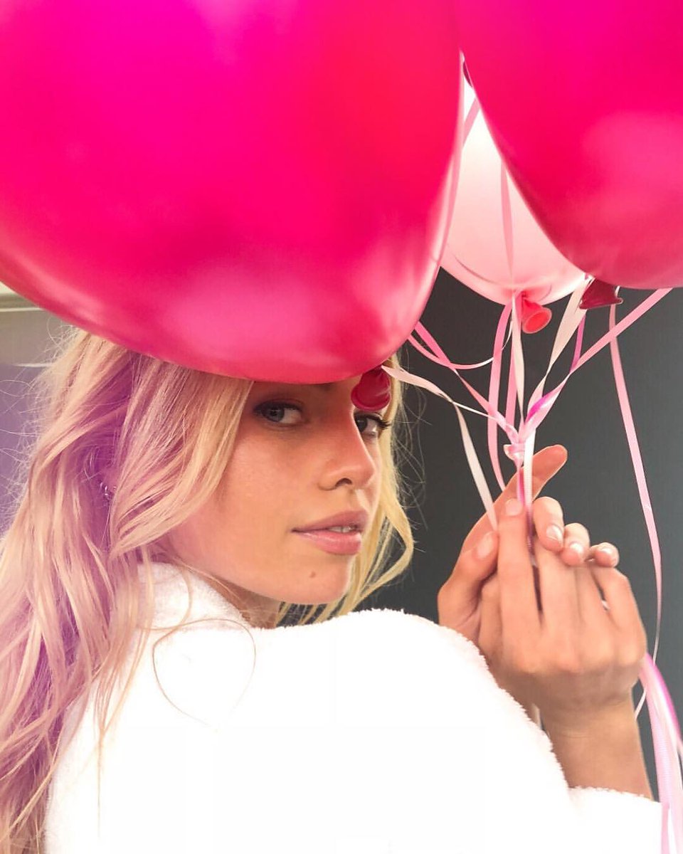 The New Zealander model Stella Maxwell⭐🎈#stellamaxwell #victoriassecretangel #topmodel #blondegirl #nomakeup #naturalnails #maxfactor #balloons