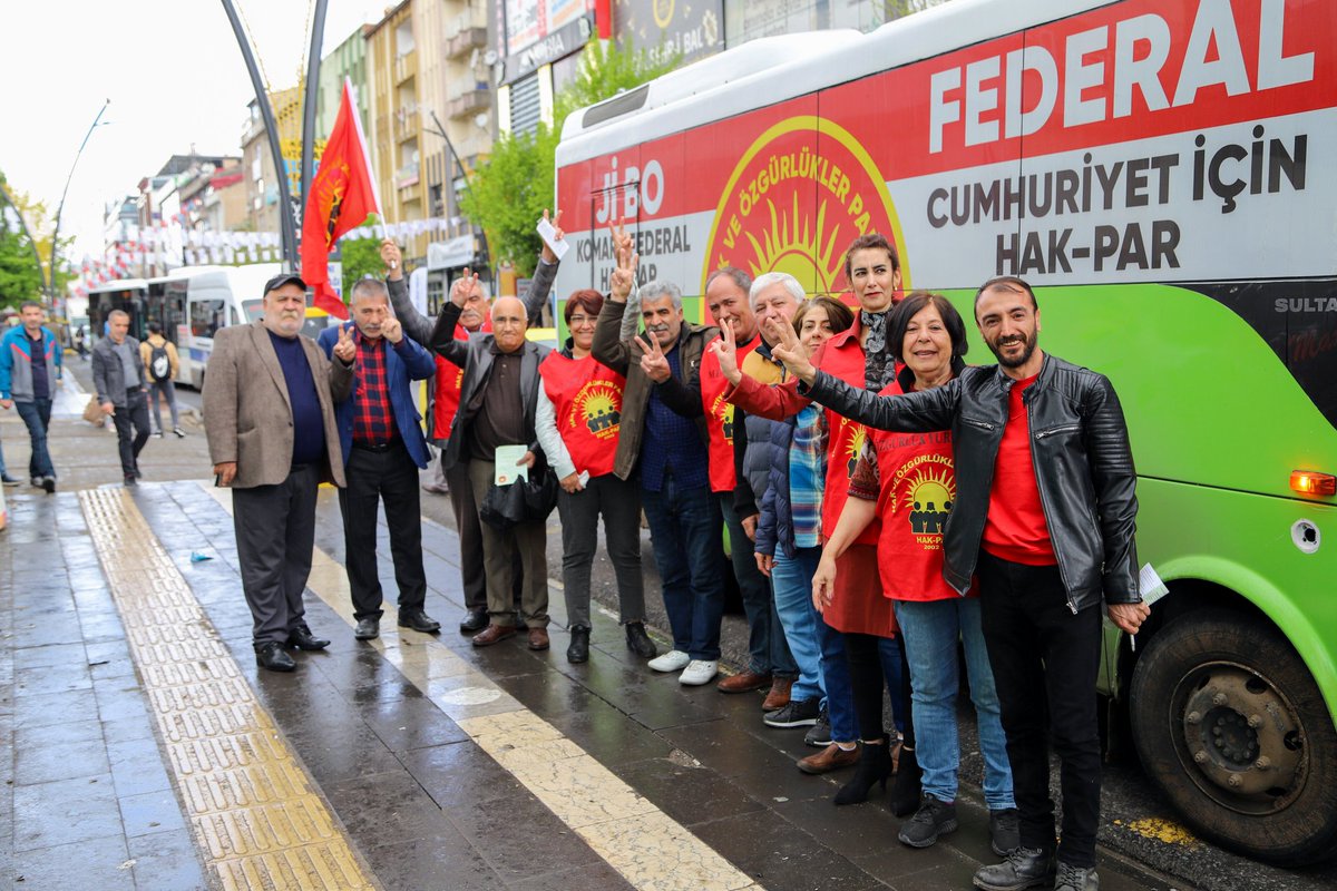 PartiMafuAzadi's tweet photo. Partîya Heq û Azadîyan HAKPARî Çewlig de xebatê wecînayîşî kerdî. 
Ma federasyon wazenê. Ma vanê wa ziwanê ma zî bibo ziwano resmî û perwerde bi ziwanê ma bo. https://t.co/N0TiTxbcgM