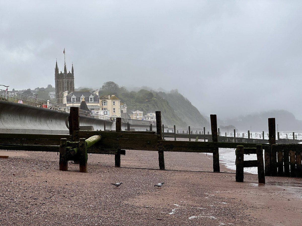 BlithSpirit's tweet photo. On days when the sky is grey, the sun has not disappeared forever.   @PiersSociety @Teignbridge @teignnews @VisitDevon @TeignmouthLove @TeignTourism @TeignmouthPier @TeignHeritage @ClubTeignmouth https://t.co/X2I2CMUw9U