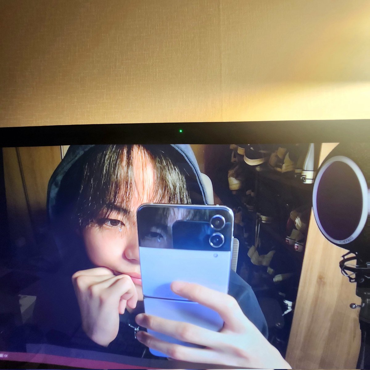 arrsyoon's tweet photo. Jaehyuk Weverse Membership update

"Something in your eyes bubub??" https://t.co/MkZfH25K0n