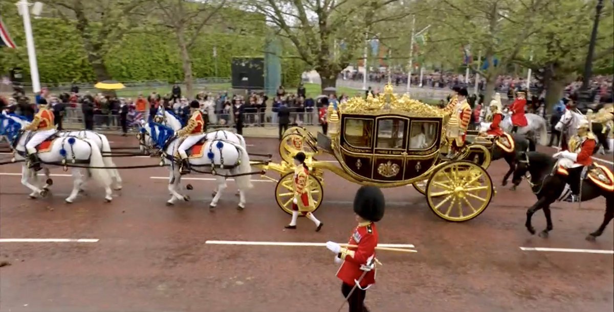 TRH King Charles and Queen Camilla pass the @UK_NPM on their way to the #Coronation at Westminster Abbey 

#GodSaveTheKing
#HonouringThoseWhoServe
#PoliceMemorials
#PoliceFamily  
@RoyalFamily @theroyalparks @metpoliceuk 
@tpmt_org
