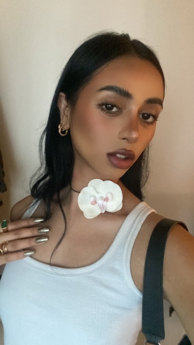 222xen's tweet photo. i made the choker 🌸 https://t.co/dHs28kYt2q