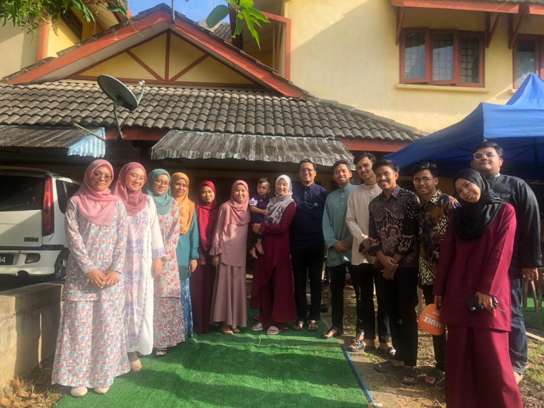 Majlis Rumah Terbuka Timbalan Bendahari UiTM Cawangan Pahang

"Bersama Menerajui Aspirasi Mahasiswa"

#241satuhati 
#UiTMdihatiku
