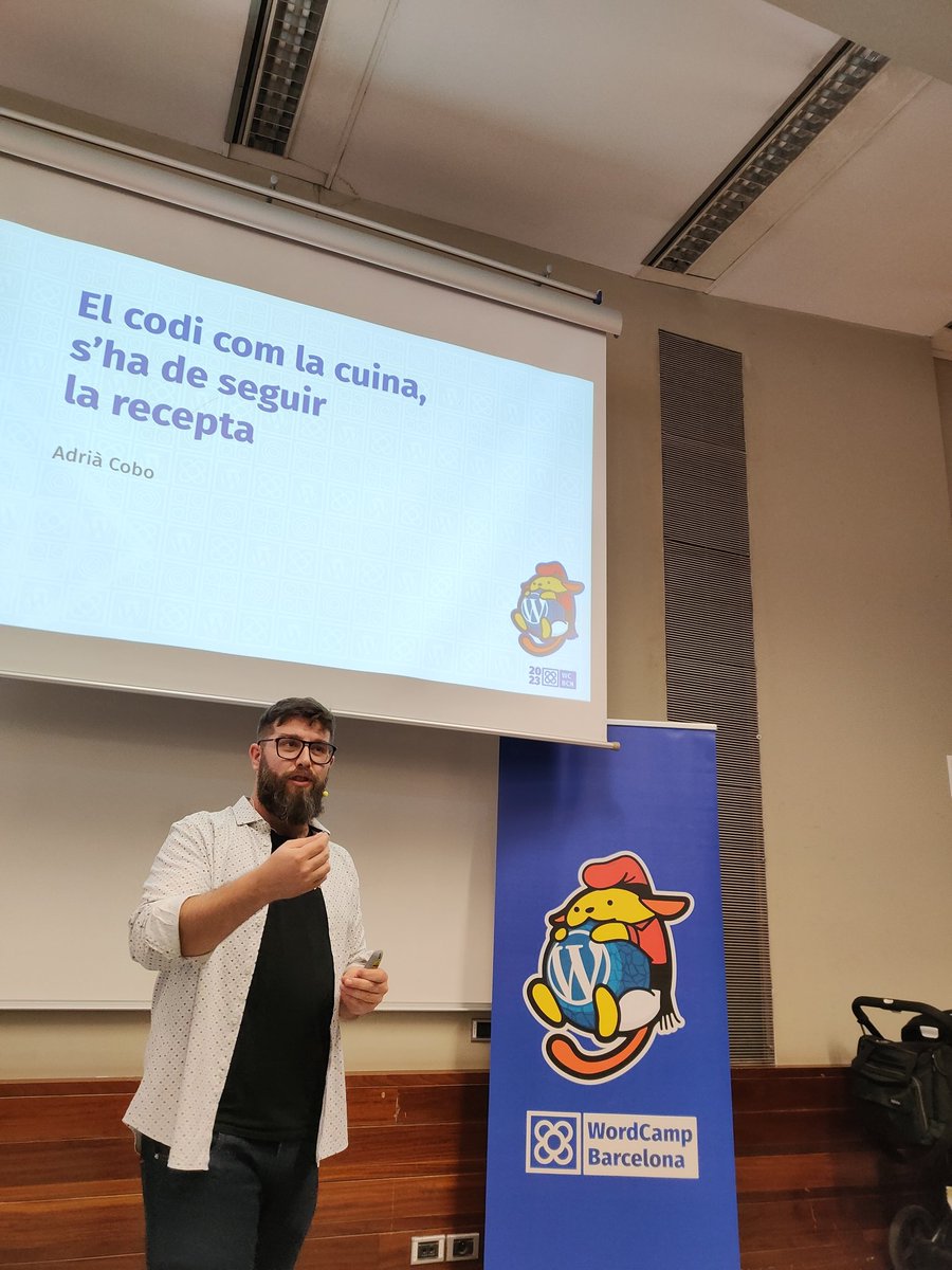 El alcalde <a href="/adria_cobo/">Adrián Cobo</a> enseñando y divirtiendo en #WCBCN ¡Alcalde, todos somos contingentes, pero tú eres necesario!