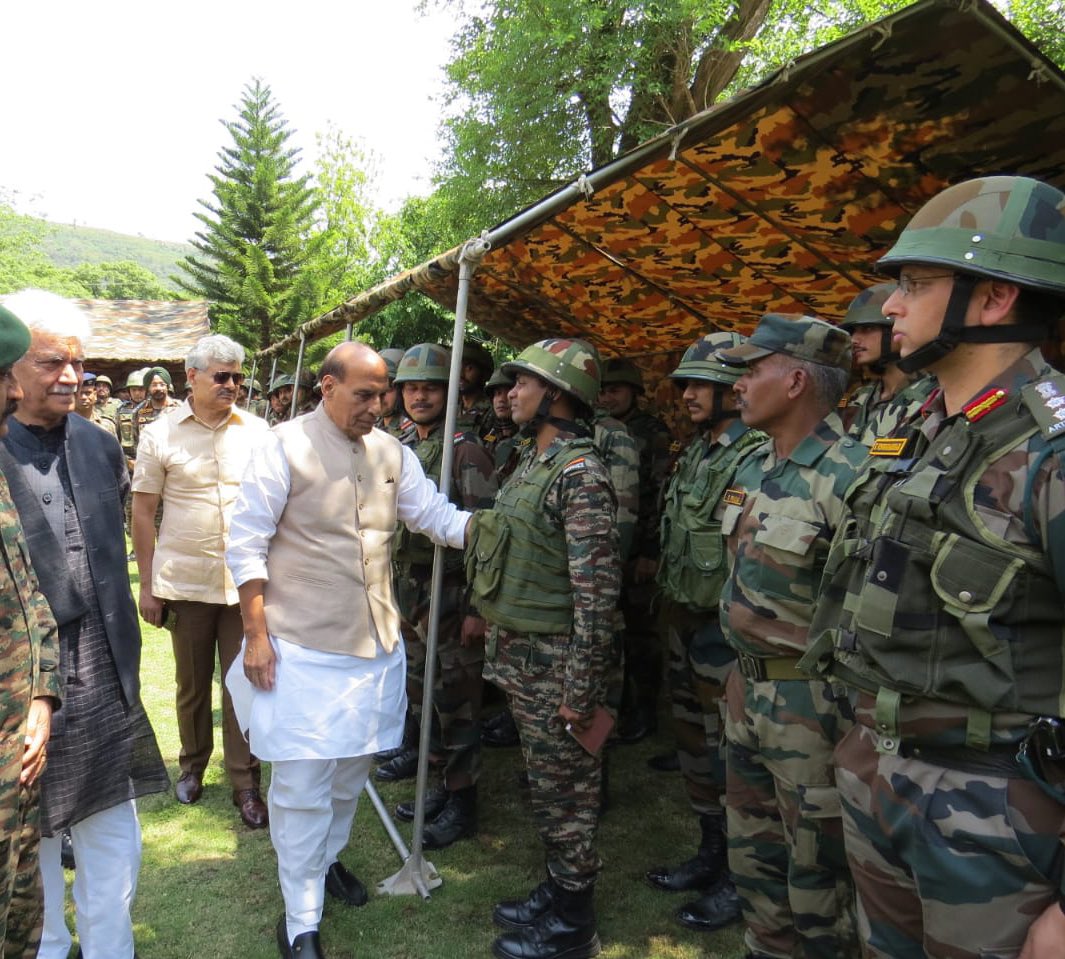 rajnathsingh's tweet photo. Visited the Army Base Camp in Rajouri, J&amp;K today. Reviewed the operational capabilities and security situation along the border. Also, interacted with the brave soldiers of the Indian Army. India salutes their devotion towards protecting our motherland. https://t.co/dqya9VppAi