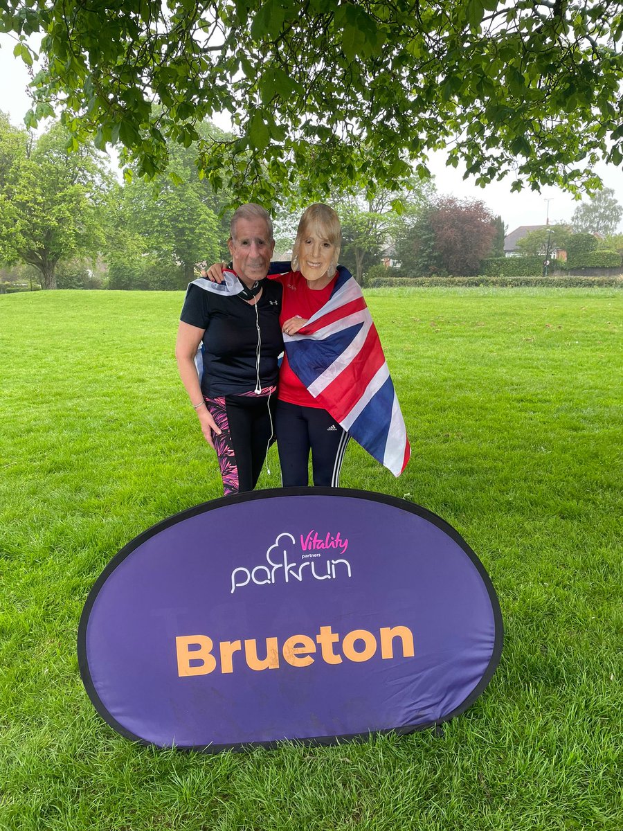 Slizzie13's tweet image. @DispenseDigest @Bruetonparkrun @parkrunUK 
A quick Park run before our coronation 👑🇬🇧🏃‍♀️🏃‍♀️