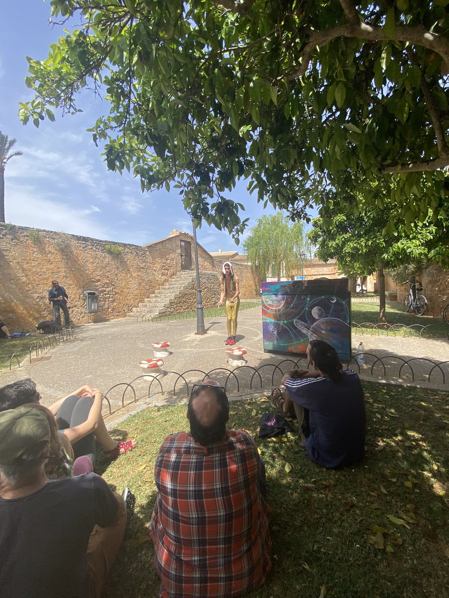 mcaliteraria's tweet photo. #ProjecteInfinit és cada dia diferent, es mou d’un lloc a un altre empenyent un piano amb rodes, no s’acaba mai…
6/5: 12 h Santanyí | 19 h Portocolom
7/5: 12 h Felanitx | 18.30 h Colònia de Sant Pere
Veniu?
#versud #poeteca #mallorcaliterària #fundacióbaleària https://t.co/s74CG5e4xt