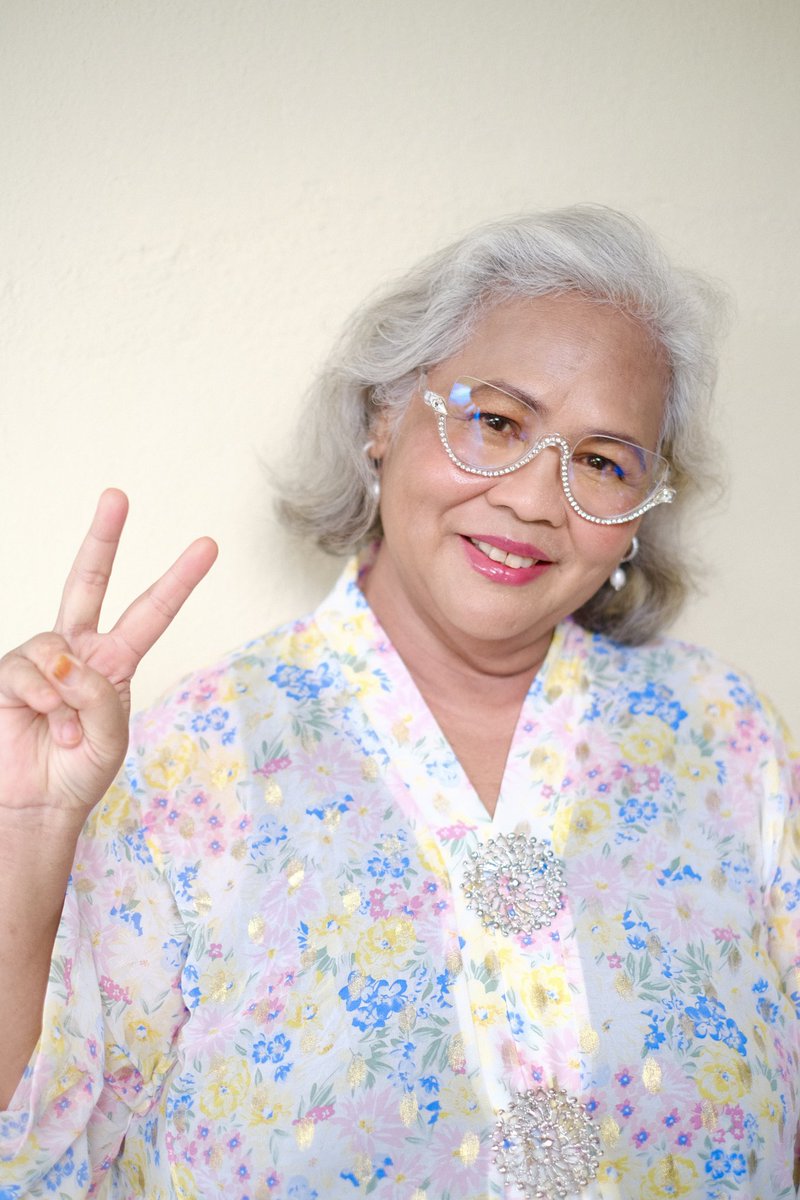 warnabilla's tweet photo. Just done shooting for Happy Mother’s Day. Behold! The inspiration to our brand COOLaunty Eyewear; the coolest aunty I know, my mama 🥰❤️ Rocking our bestselling cat-eye frames effortlessly ✨ https://t.co/mCs7PuLXiN
