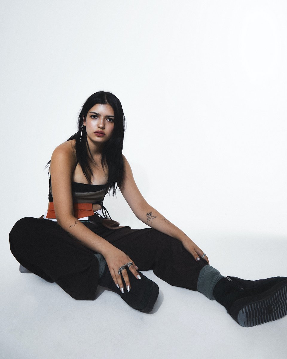 10 Magazine tweet media