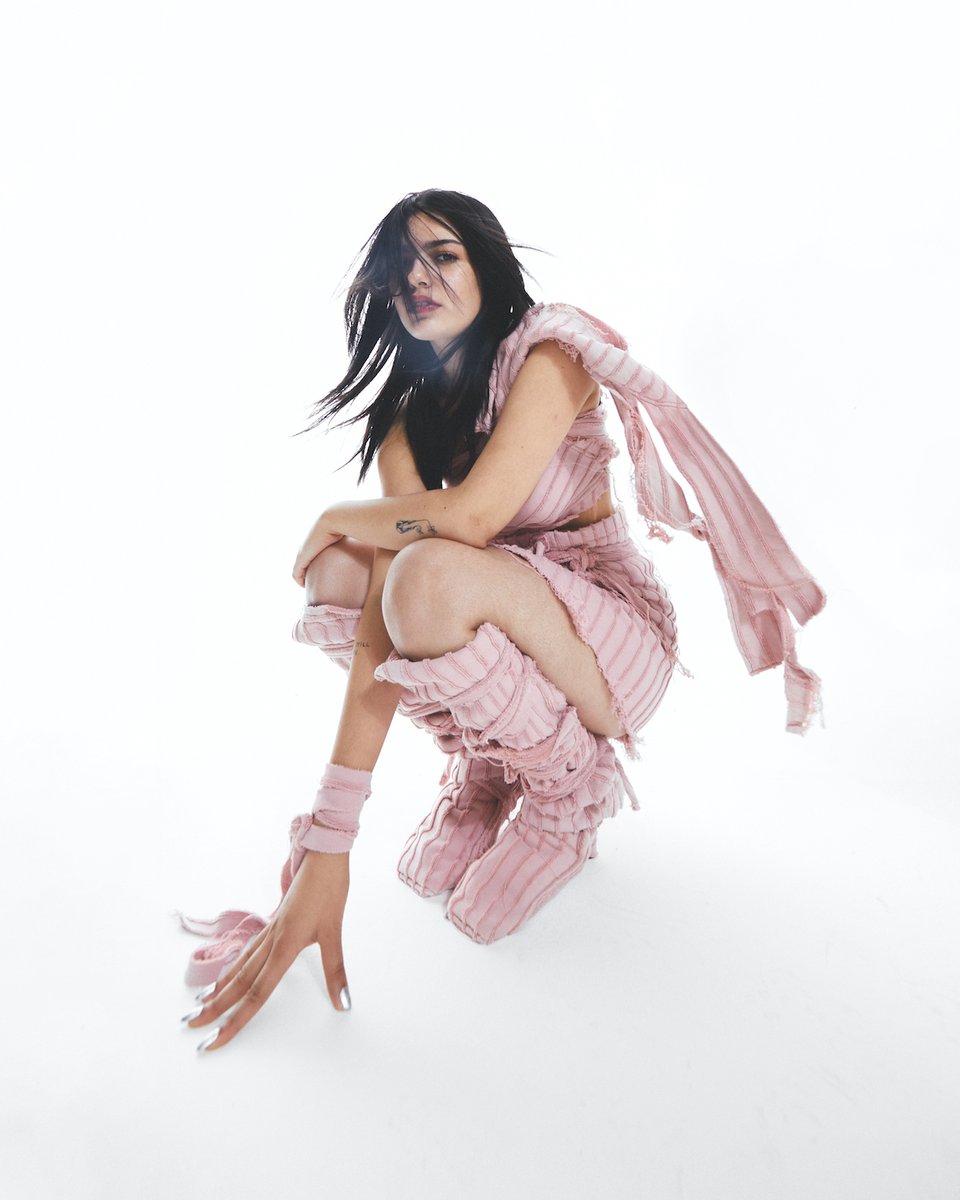 10 Magazine tweet media