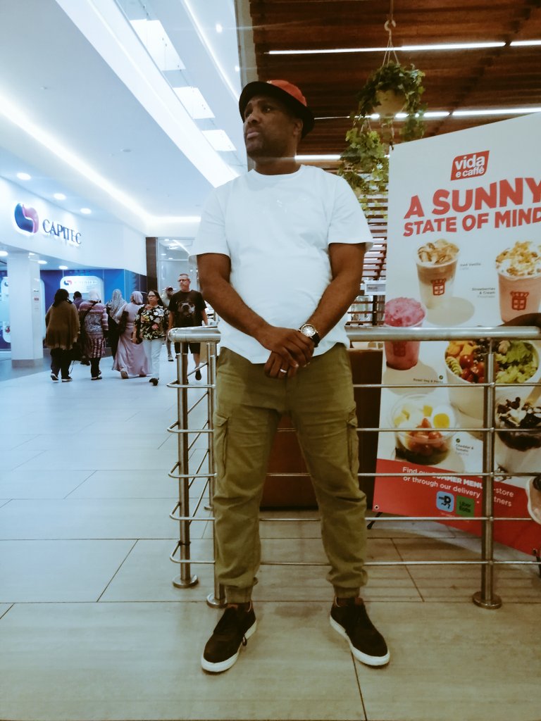 papiloza's tweet photo. Ndijikeleza inqondo yam https://t.co/17nCMvu6L4