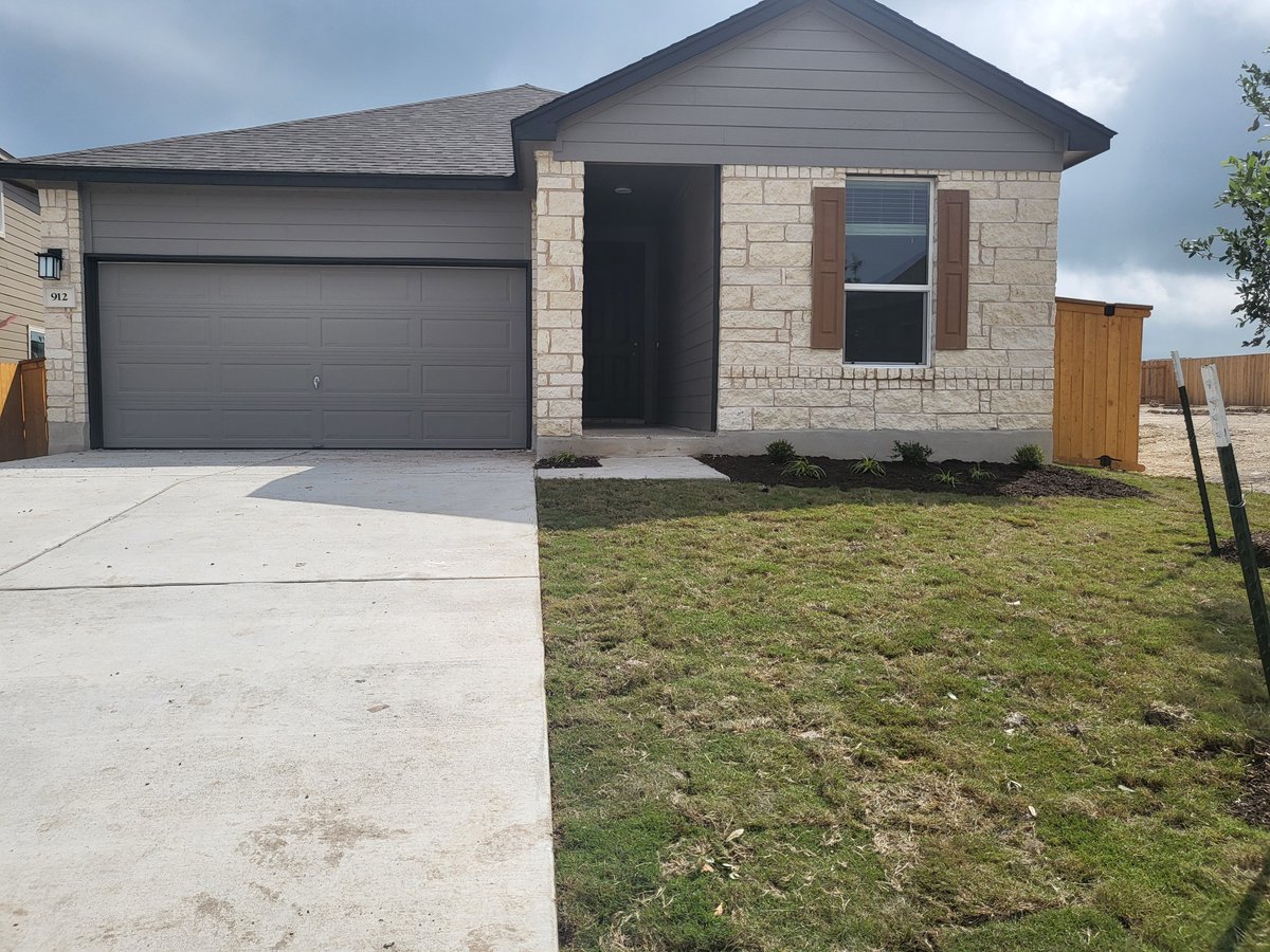austincwill's tweet photo. Officially a home owner 🙌 https://t.co/lo07Hye5Gm