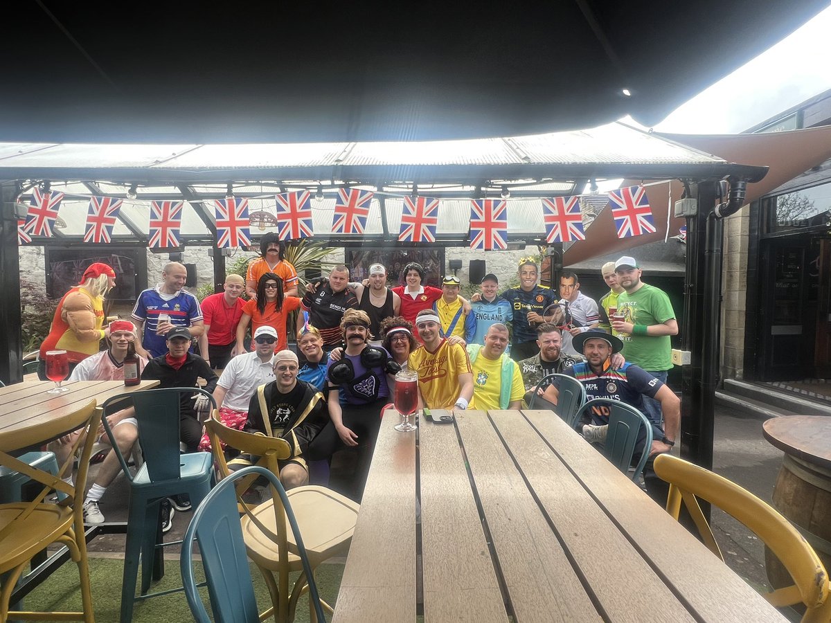 KICK OFF! Otley Run started in Leeds for the AA end of season do! #UTAAMT