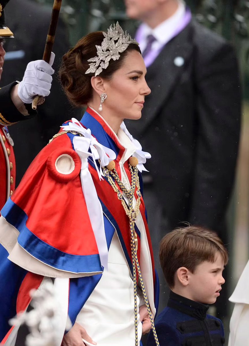 RoyallyBelle_'s tweet photo. In awe at how magnificent the Princess of Wales looks today.
#Coronation https://t.co/3Gg78qoPNe