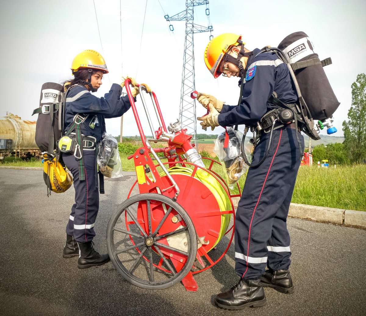 SDIS71's tweet photo. #ENDIRECT | Fin des épreuves de manœuvre #incendie et #OD au @CFD_SDIS71 pour cette deuxième journée de #brevet national #JSP ! 💪 
➡️ Place à la délibération du jury🍀
On🤞pour nos jeunes ! 
📸@laurenzo71520 https://t.co/4hoL3ydTyn
