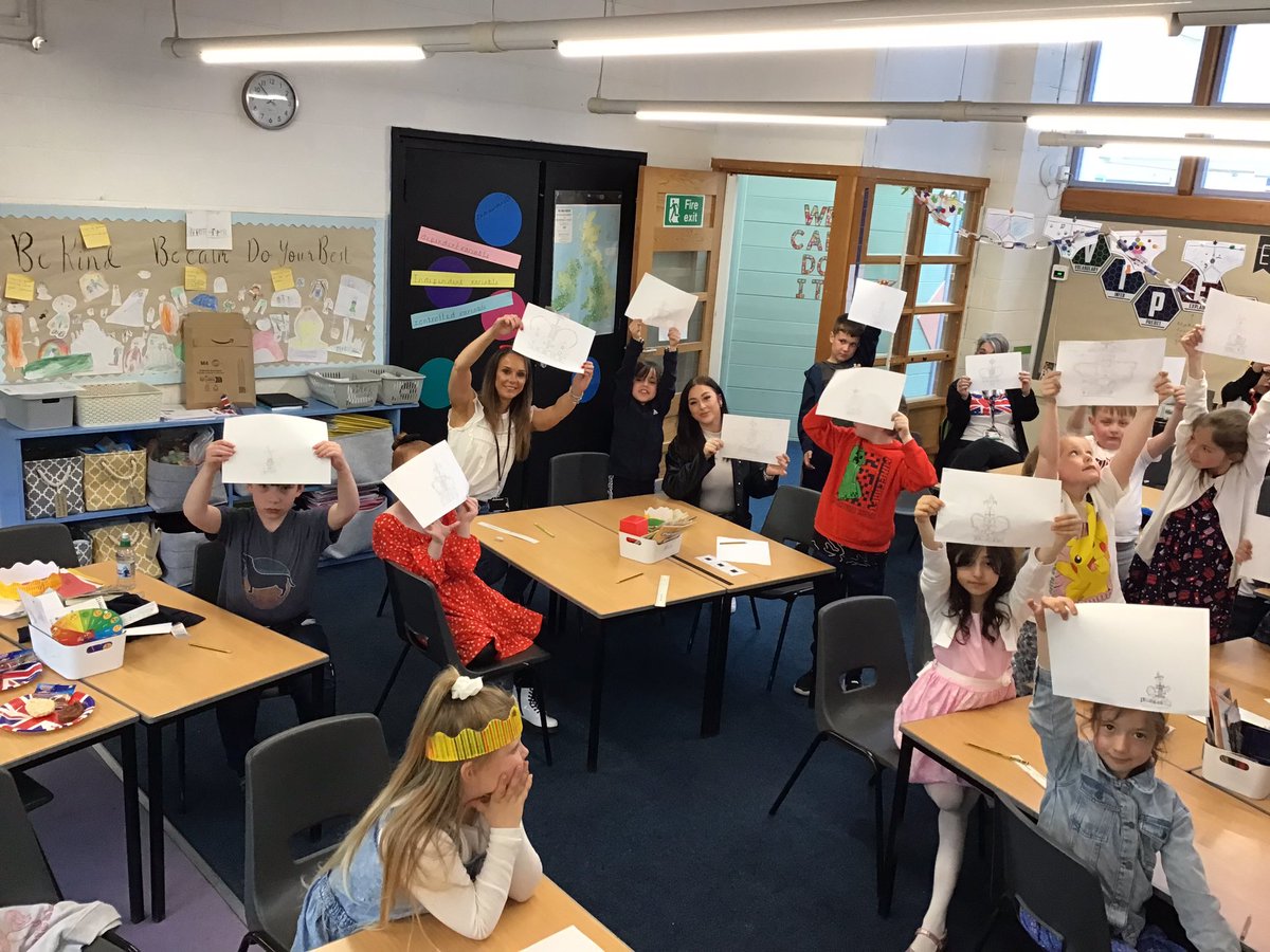 Thanks <a href="/RobBiddulph/">Rob Biddulph</a> we drew crowns and then ate scones! #drawwithrob