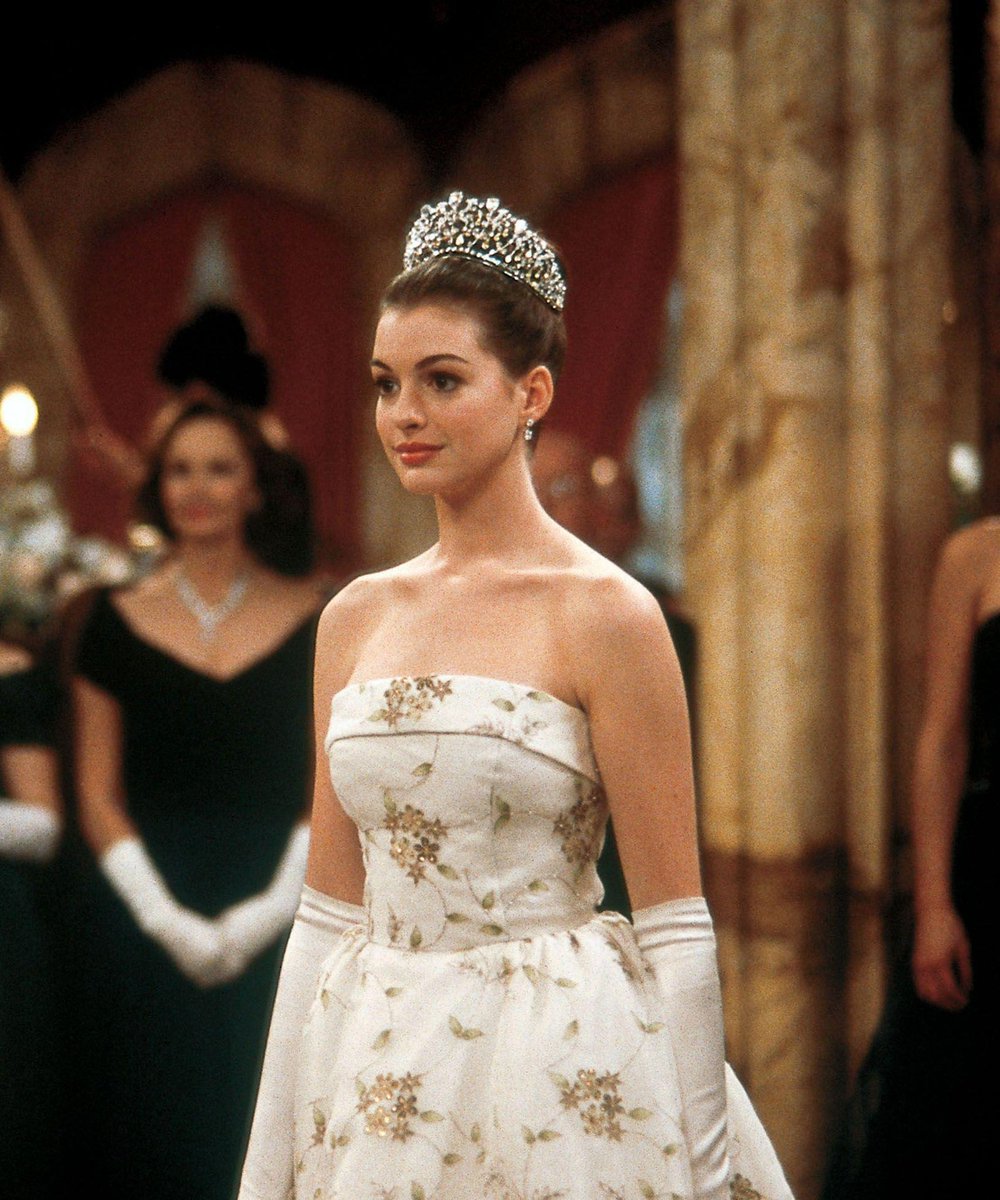 PabloVrela's tweet photo. La representante del reino de Genovia, Mia Thermopolis Amelia Mignonette Thermopolis Grimaldi Renaldo, acaba de llegar a la #Coronation en Londres https://t.co/XfV4CpYp5m