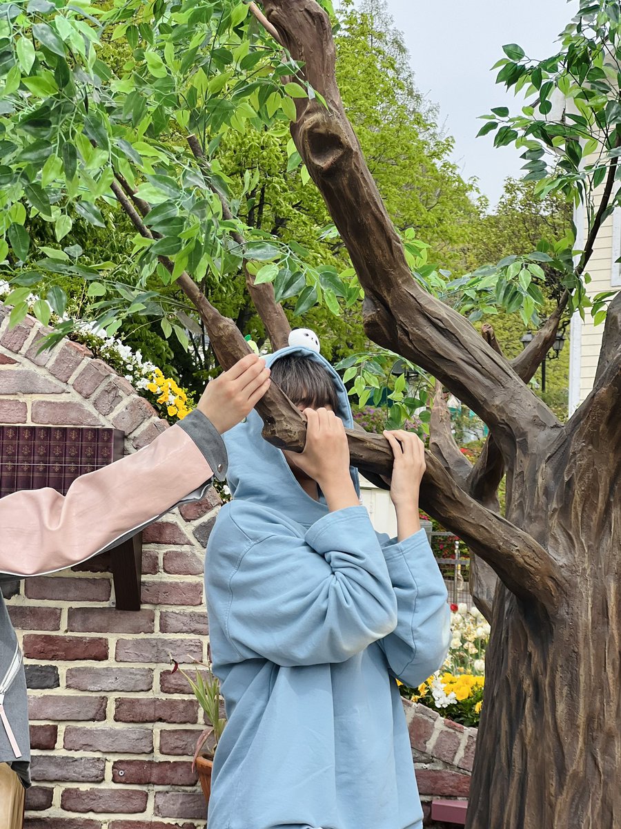 by_EPEX's tweet photo. [#제프]

샤랄랄라랄랄라✨✨
여우가 시집 안 가는 날

#EPEX #이펙스 #JEFF #제프 #젶프프 https://t.co/zFzcgd1wJy