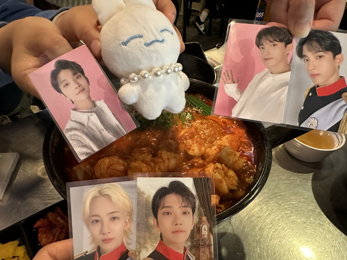 k_ogu1004's tweet photo. 📍 강남 대낚식당

셋이서 전골2인분 항정살덮밥 시켰는데 딱 좋음 내 기준 살짝 매콤한데 대창 느끼함 잡아준다여 맛있음 !!!!!!! 우동사리 추가 추천 😌👍🏻
#정한아_마니머거여ㅎㅎ 
#슈아야_먹어보슈아 
#도겸이도_도아할_맛집 https://t.co/MpEQCVsoYJ