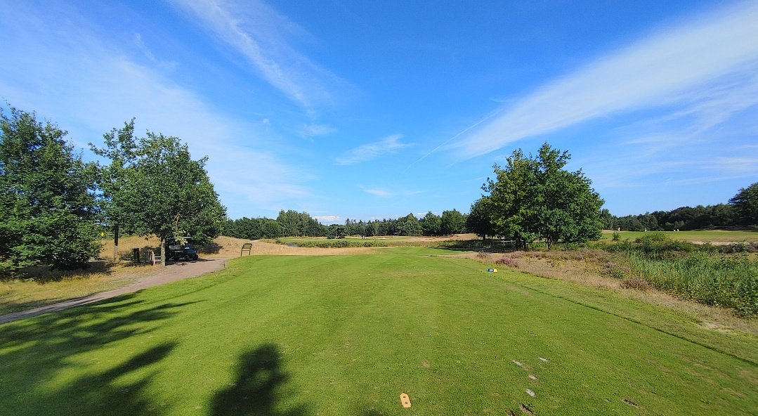 DonjaHoevers's tweet photo. Dag 6 van #mei_nmooistefotos heeft het thema: de kleur #groen.
Op initiatief van @bosw8er_jochem
1. de klok op hole 1 #Anderstein ⛳ (en achtergrond op mijn telefoon)
2. Mijn favo eten 🍽️
3. Op de golfbaan 🏌♀️
4. Warm op de fiets, dus 🧣 aan het stuur https://t.co/ALnlZRj7nO