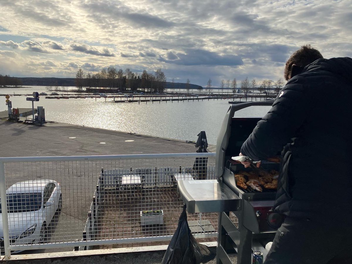 SARLahti's tweet photo. Eilen vietettiin kauden avajaisia Niemessä, tänään jatketaan ensivastekertauksen merkeissä 👌#sar #lahdenjärvipelastajat https://t.co/nrsBfEIPyk