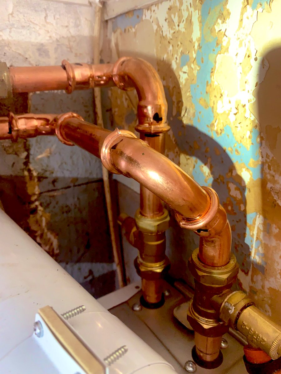 remlocplumbing's tweet photo. Using our  @RothenbergerUk pressfit in action again ..love this tool .. and @CondensatePro insulation for a @glow_wormclub heat only install ..@kaneanalysers wireless pipe clamps are a must too ! https://t.co/RfAbBW9Bz3