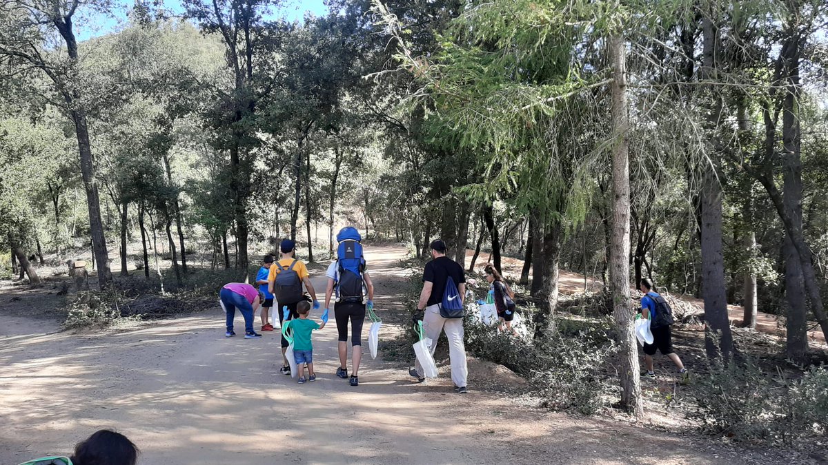 AjViladrau's tweet photo. Aquest cap de setmana a #Viladrau tenim moltes activitats.
Una d'elles el LET'S CLEAN UP EUROPE, una acció de neteja al l'entorn de l'espai natural.
📸 Us avancem unes imatges.
👏 Moltes gràcies al participants!
#CleanupEurope #letscleanupCAT #Viladrauésmolt https://t.co/3YUeSV1aiv
