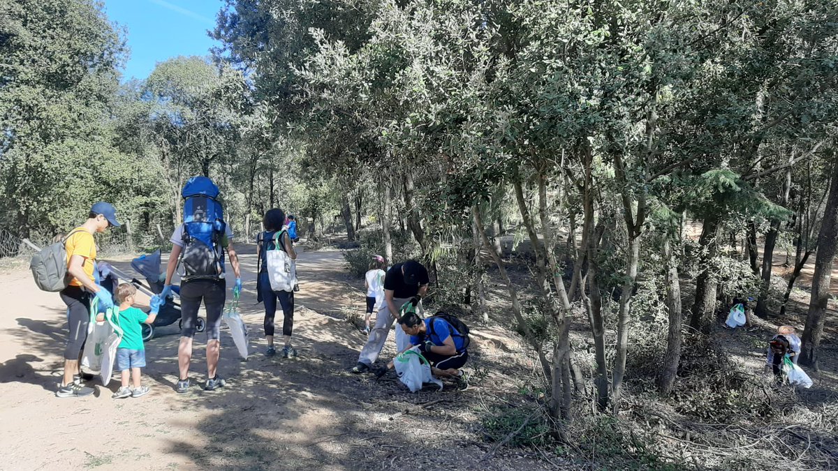 AjViladrau's tweet photo. Aquest cap de setmana a #Viladrau tenim moltes activitats.
Una d'elles el LET'S CLEAN UP EUROPE, una acció de neteja al l'entorn de l'espai natural.
📸 Us avancem unes imatges.
👏 Moltes gràcies al participants!
#CleanupEurope #letscleanupCAT #Viladrauésmolt https://t.co/3YUeSV1aiv