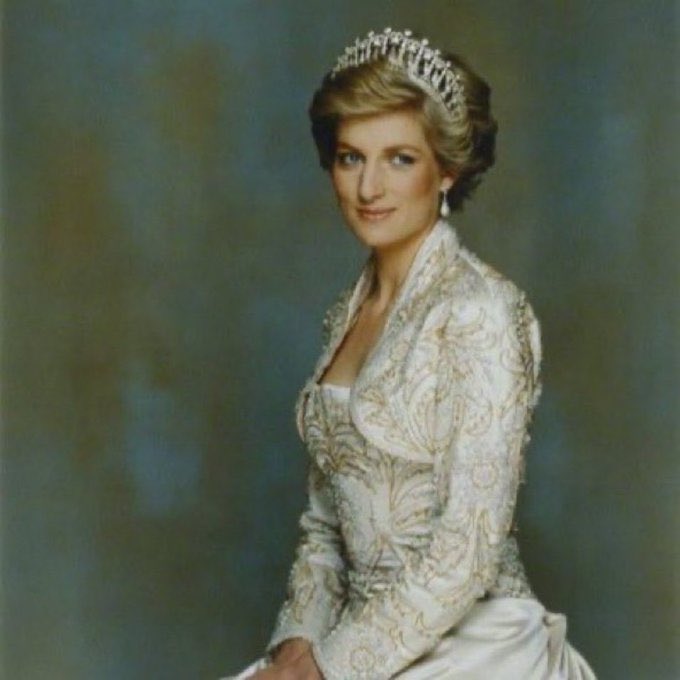 LoniLove's tweet photo. We will never forget #PrincessDiana #Coronation https://t.co/3UaSgGAkA2