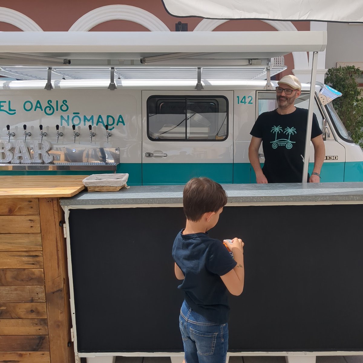 <a href="/ElOasisNomada/">El Oasis Nómada</a>  una parada obligatoria. Reponiendo fuerzas para seguir comprando <a href="/lanoriaoutlet/">La Noria Outlet</a>