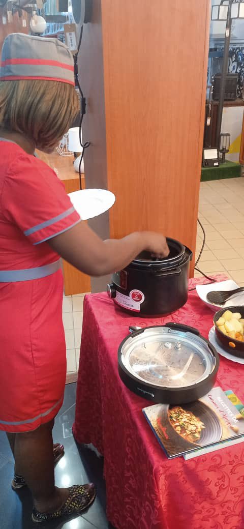 MuseAgence's tweet image. Venez goûter l’expérience @MoulinexFrance du tout nouveau Turbo cuiseur aux Galeries Peyrissac.

@GroupeSEB 
#welovebrands #welovemuse
#groupeSEB #businesspartner