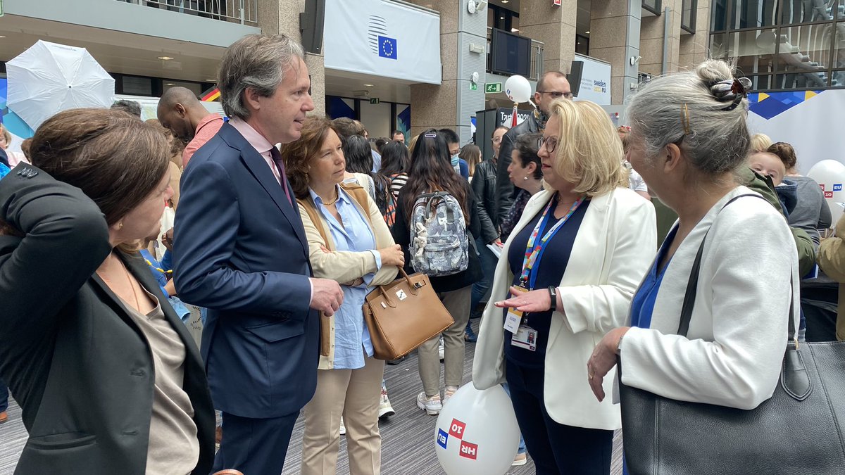 RPPortugalUE's tweet photo. #EuropeDay Open Day |
🇵🇹Ambassadors from #Coreper2 , #Coreper1 and #PSC just joined us. Come to visit us as well and get to know more about our culture, traditions, tourism and gastronomy. 🇵🇹🇪🇺 https://t.co/uyXEAIe1g1