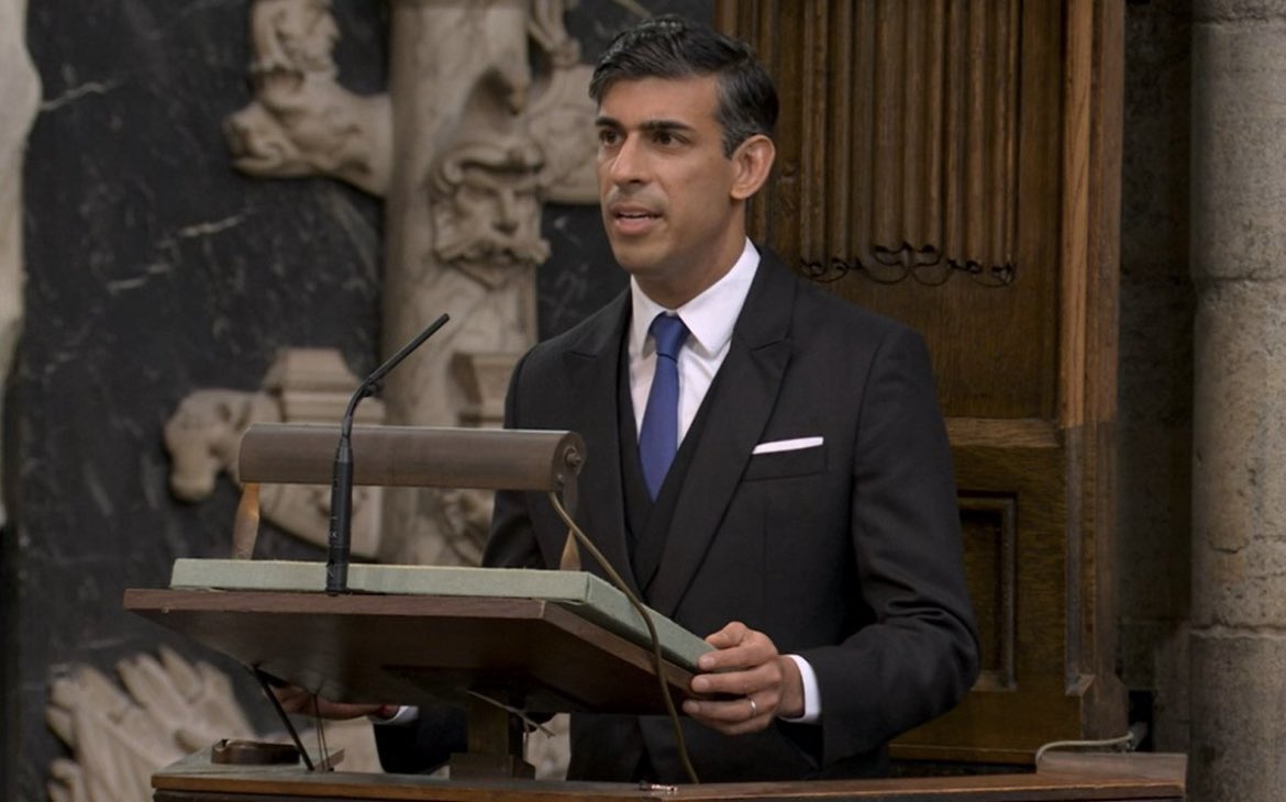 DanielKorski's tweet photo. Fantastic moment for modern UK at the #Coronation to hear @RishiSunak, as the UK’s first Hindu Prime Minister,  giving a reading from the Christian bible

As a Jew and a proud British subject I see modern UK - proud of its traditions and comfortable in its diversity https://t.co/B7dIcDPvGl