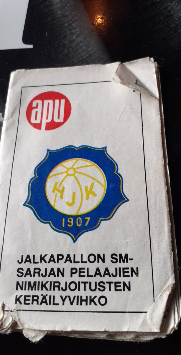 Taskinen5's tweet photo. Päivän kirppislöytö 🤍💙
Lähti mukaan!
#hjk #apulehti #jalkapallo #smsarja https://t.co/o0Jfjc1Z2F