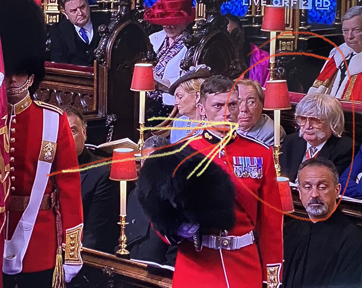 Wer sitzt da neben Andrew Lloyd Webber?

#coronation #PrinceCharles