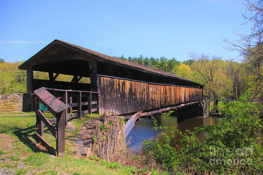 ibgbeauty's tweet photo. https://t.co/ZoekoELy4Z #Perrines #CoveredBridge is located just outside #NewPaltz #NewYork This would make a great #puzzle or #wallart #LadyPhotographersAndArtists #AYearForArt #BuyIntoArt #WallKillRiver https://t.co/m2DQgu7qL4