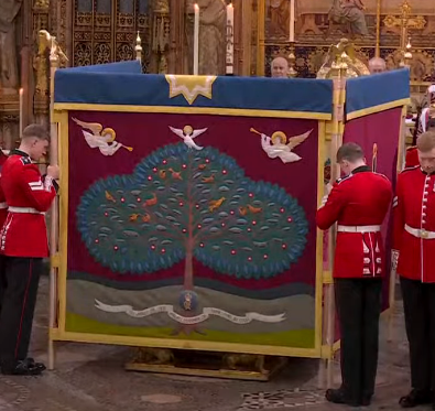 hj_pecanpie's tweet photo. ARE THEY GONNA VANISH CAMILLA AND CHARLES AND REVEAL DIANA OMG #Coronation https://t.co/47IYnlZRPT